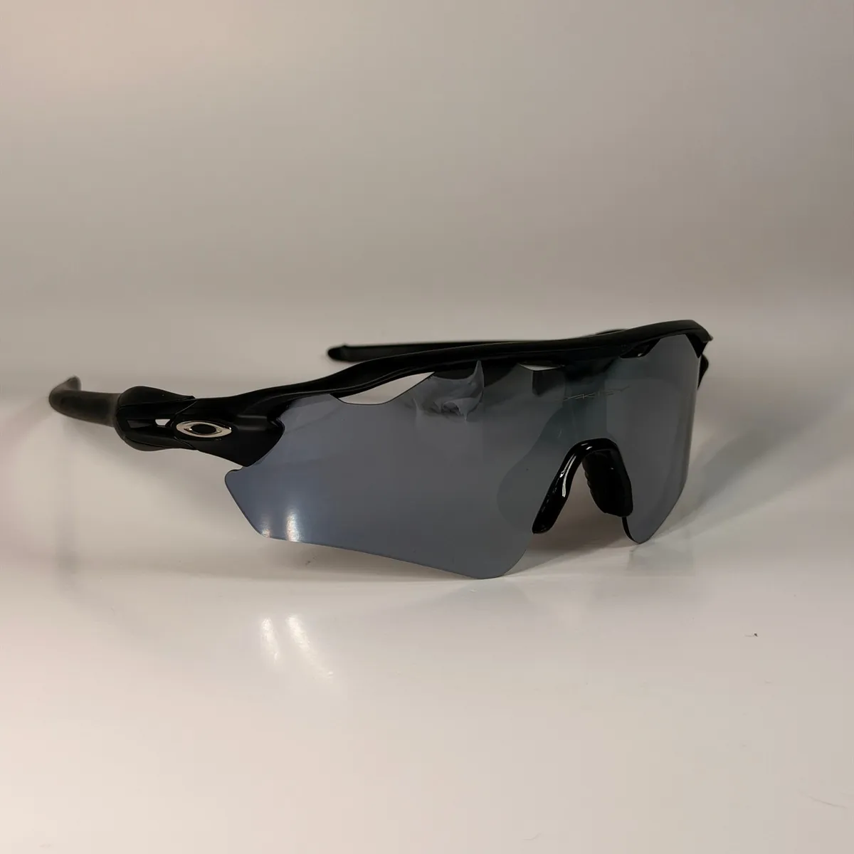 Shield Esportivo, Preto, Lente Espelhada Prata