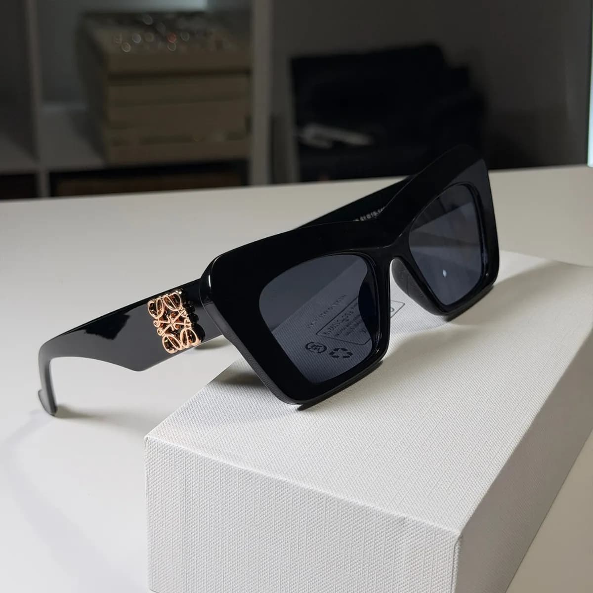 Gatinho, Preto, Emblema Dourado, Lente Cinza