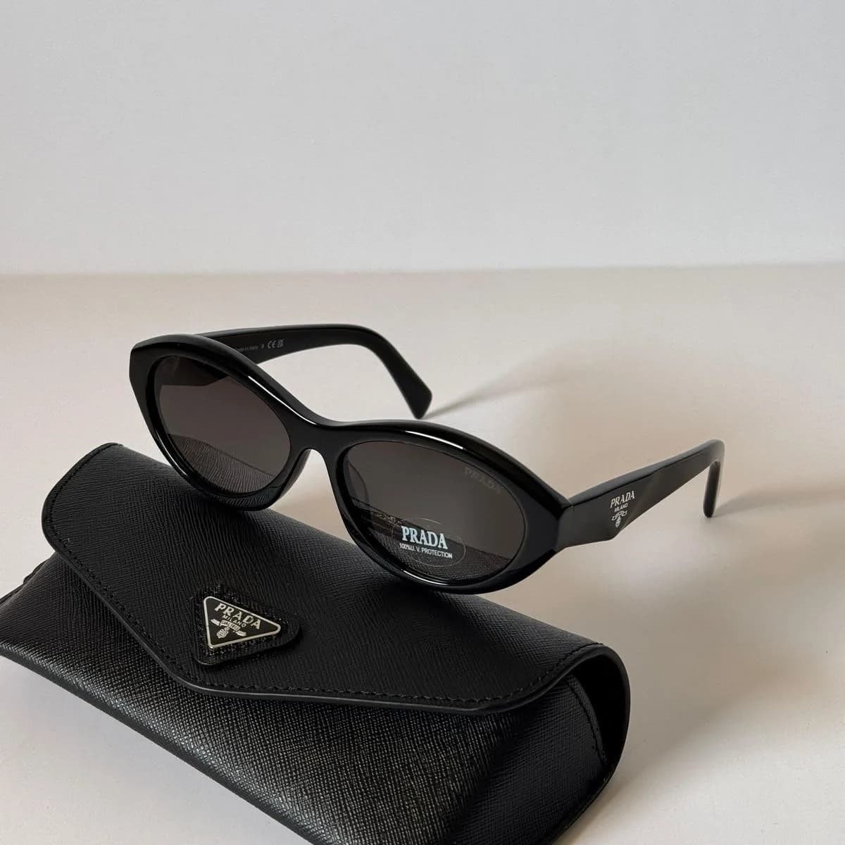 Gatinho Oval, Preto, Lente Cinza